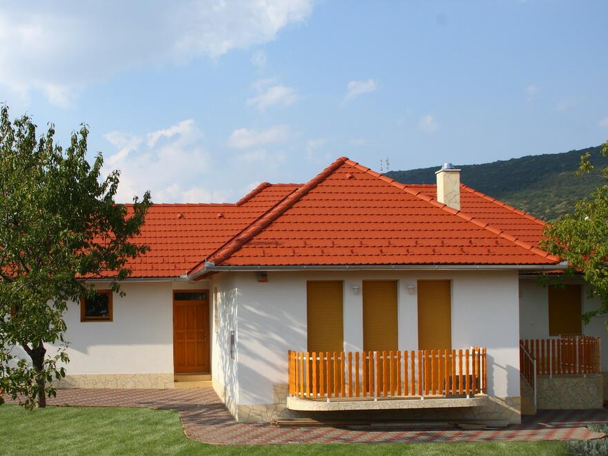 Cihlově červená | Střešní taška Rundo