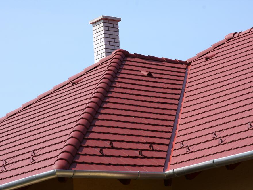 Višňově červená | Střešní taška Rundo