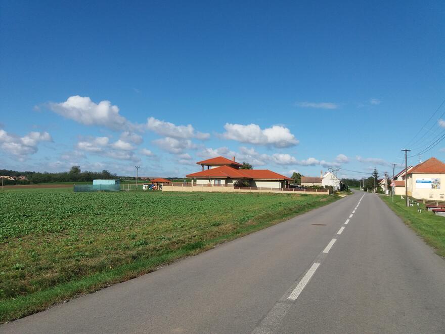 Cihlově červená | Střešní taška Danubia