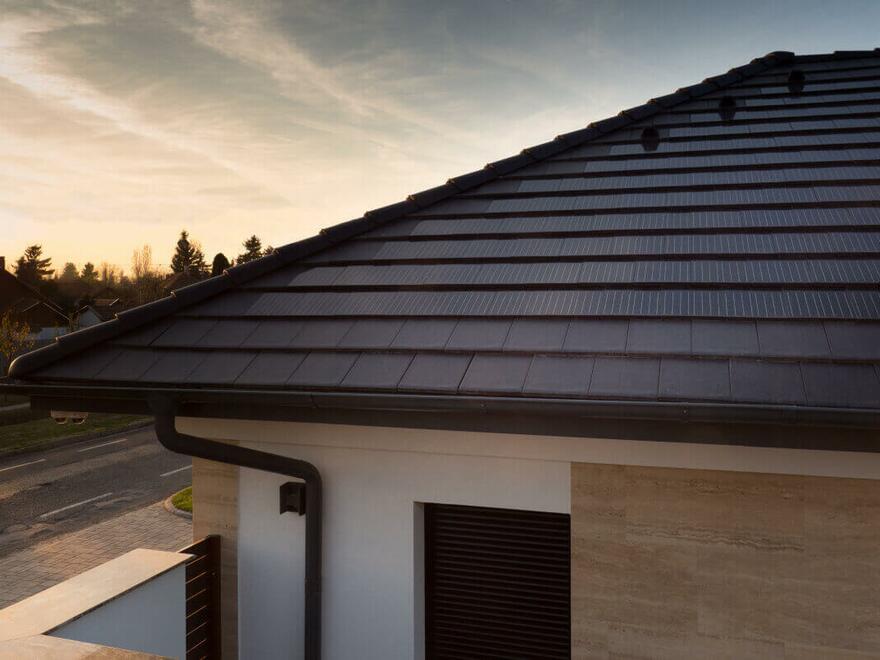 Solární taška Generon | Solární střešní taška Generon