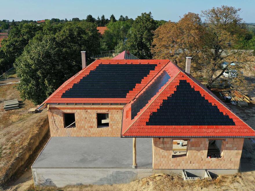 Solární taška Generon | Solární střešní taška Generon