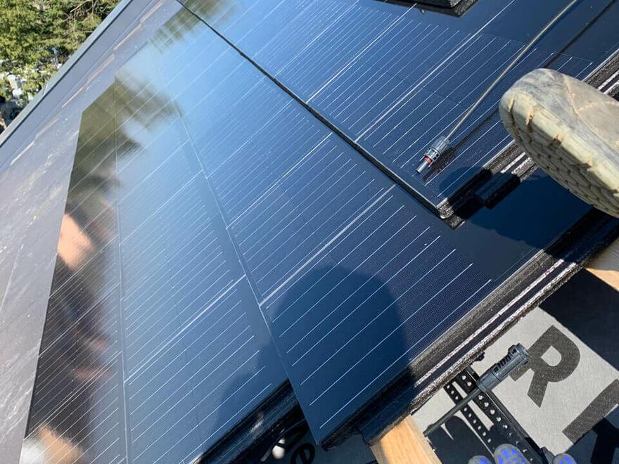 Solární taška Generon | Solární střešní taška Generon