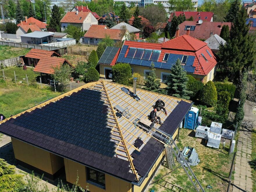 Solární taška Generon | Solární střešní taška Generon