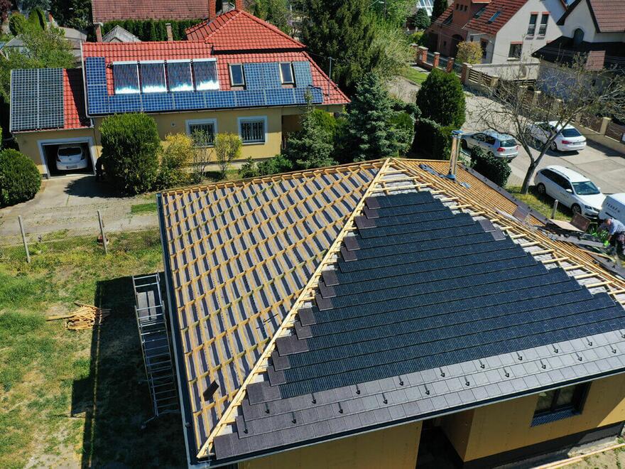 Solární taška Generon | Solární střešní taška Generon