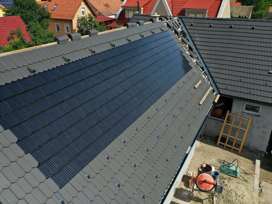 Solární taška Generon | Solární střešní taška Generon