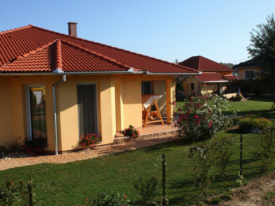 Cihlově červená | Střešní taška Danubia