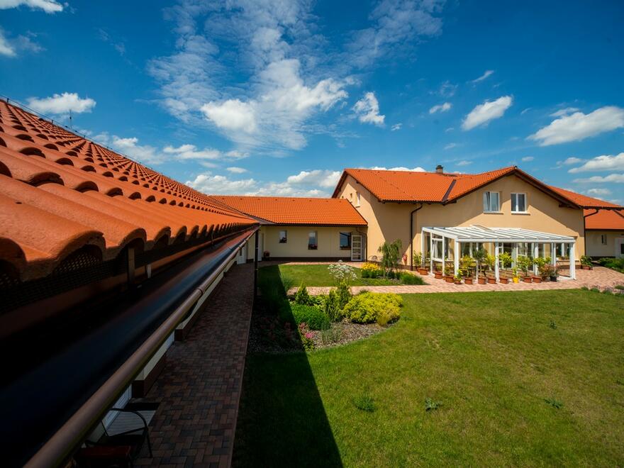 Cihlově červená | Střešní taška Danubia